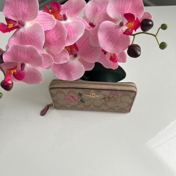 Coach zip around wallet in prairie rose print - Picture 8 of 11
